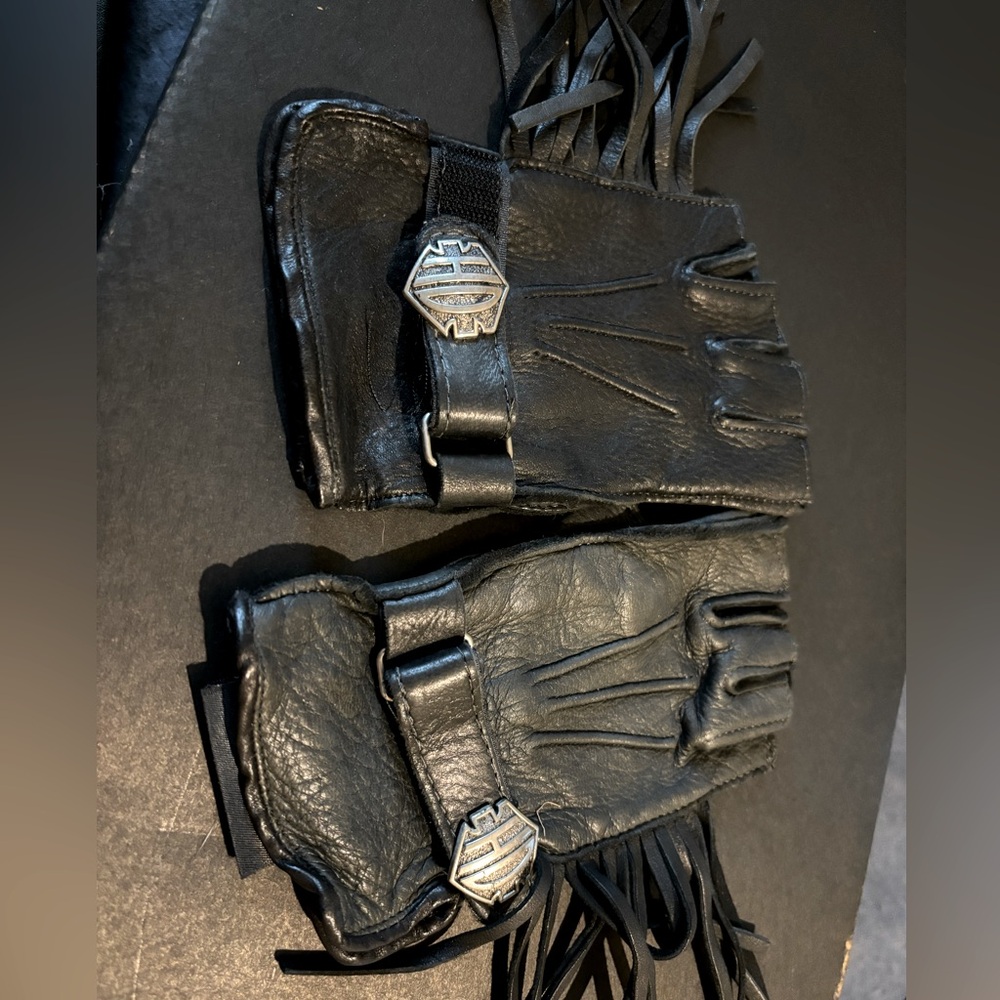 Harley Davidson - Women’s Small Fingerless Leather Gloves with Tassles